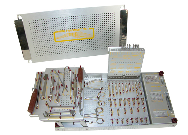 Mini Fragment Set Graphic Case - Swiss Style (not Synthes)
